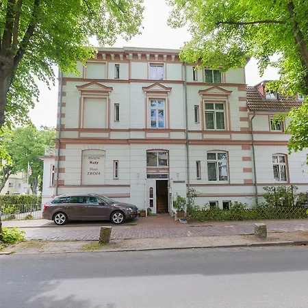 Haus Troja Penzion 2*