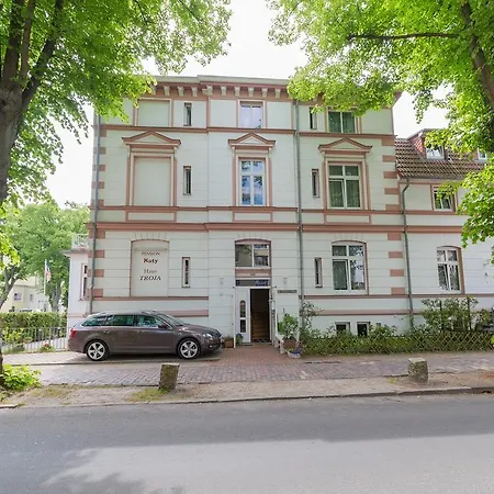 Haus Troja Гостевой дом 3*